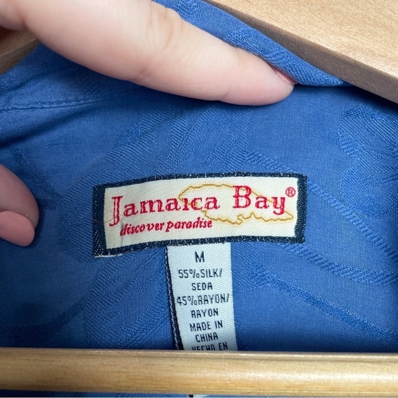 Jamaica Bay Blue Floral Button Down T-Shirt Silk Blend Sz. Medium - Picture 6 of 9